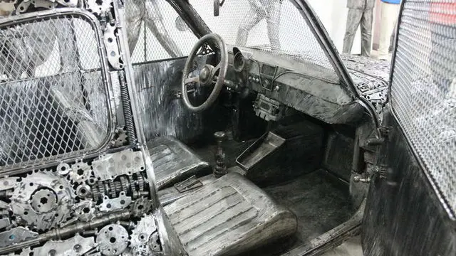 Replika mobil mewah terbuat dari sampah (AutoSwiat)