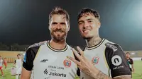 Dua pemain Persija Jakarta, Paulo Ricardo (kiri) dan Shayne Pattynama (kanan) setelah laga melawan Persijap Jepara pada BRI Super League 2025/2026 di Stadion Gelora Bumi Kartini, Jepara, Senin (4/5/2026). (Instagram Persija)