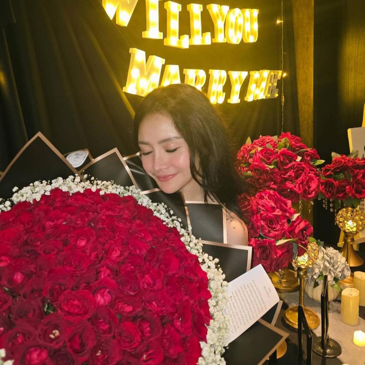 7 Potret Mawar AFI Dilamar Kekasih Lewat Dinner Romantis & Ucapan Penuh Cinta, Bahagia Banget