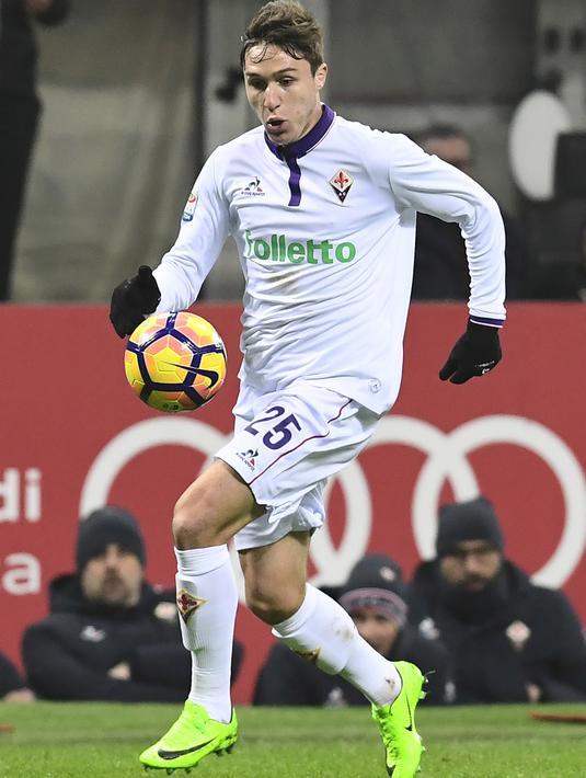 6. Federico Chiesa - Bermain sebagai Striker ia mengikuti jejak karir sang ayah, Enrico Chiesa di Fiorentina. Federico yang berusia 20 tahun tampil memuaskan bersama La Viola hingga saat ini. (AFP/Miguel Medina)