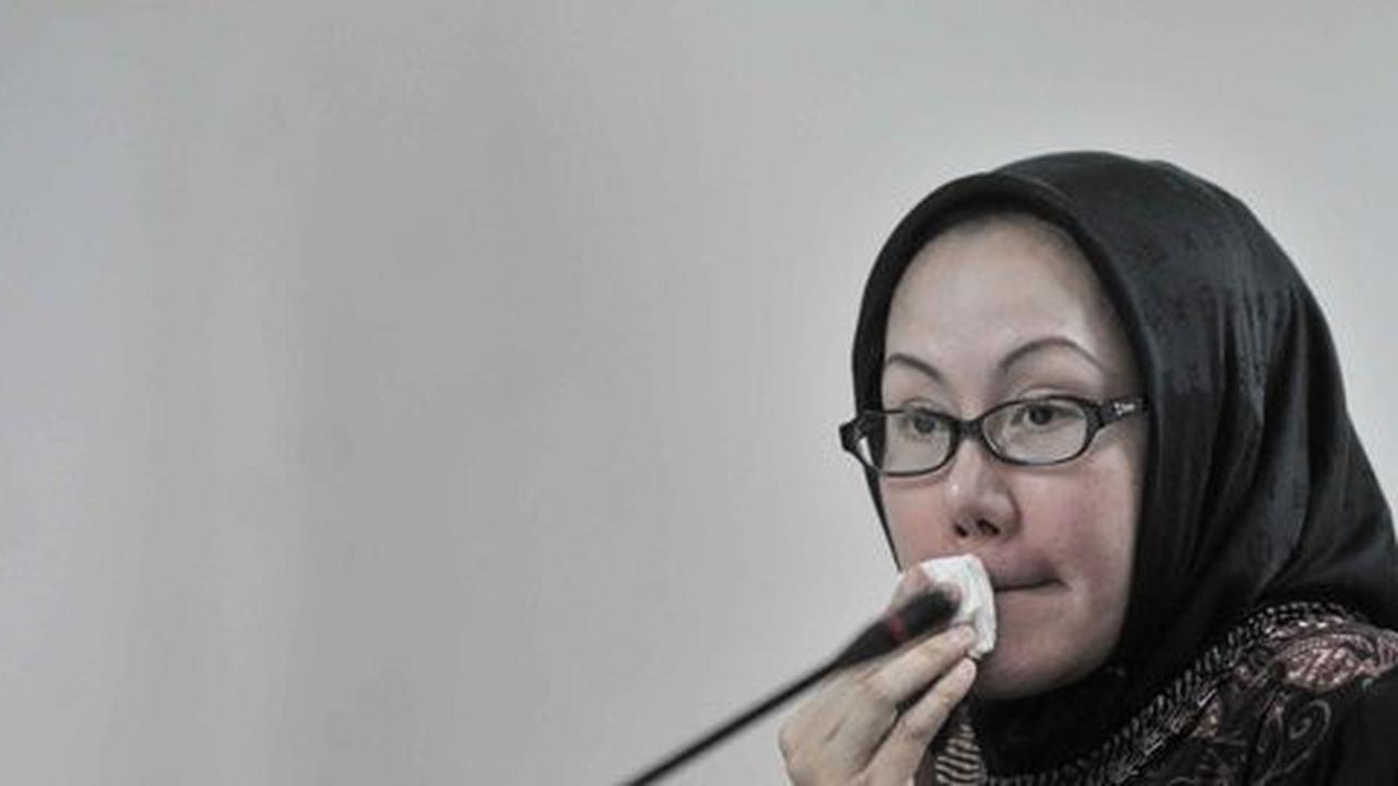 Ingat anak, Ratu Atut menangis saat bacakan pledoi