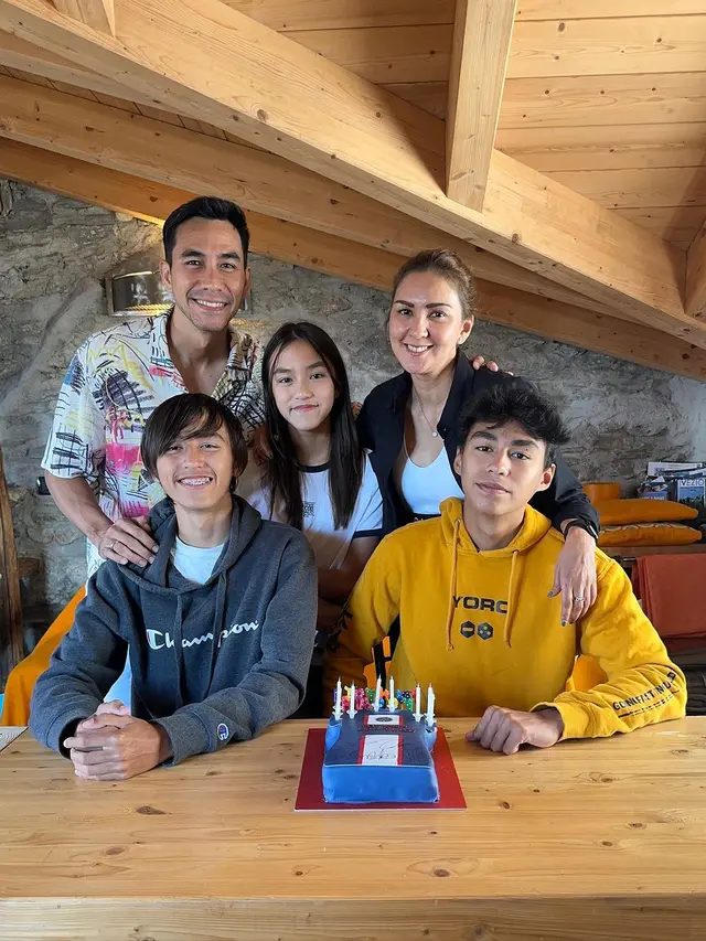 The Sinathrya (Instagram/darius_sinathrya)