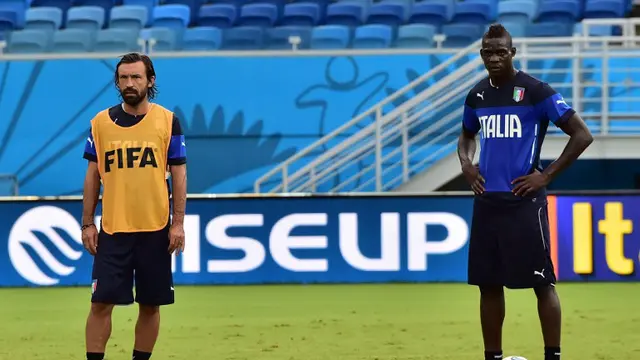 Andrea Pirlo dan Mario Balotelli