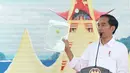 Presiden Jokowi memberi sambutan saat penyerahan sertifikat kepada warga di Gedung Olah Raga (GOR) Way Handak, Kalianda, Lampung Selatan, Lampung, Minggu (21/1). Jokowi membagikan 3.500 sertifikat. (Liputan6.com/Pool/Laily Rachev-Biro Pers Setpres)