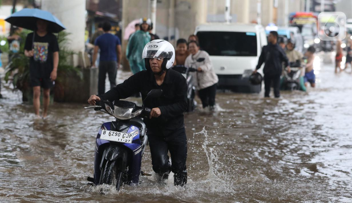 Kawasan jalan Ciledug Raya kerap tergenang air setiap kali hujan turun. (Liputan6.com/Angga Yuniar)
