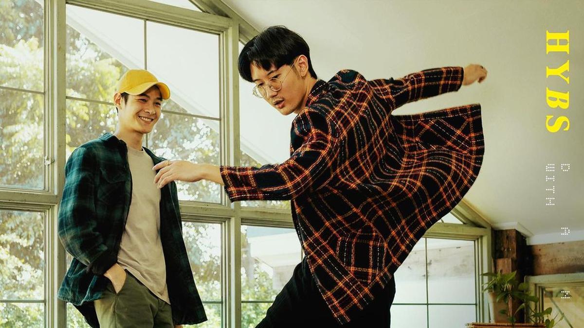 Lirik Lagu Dancing With My Phone dari HYBS, Duo Asal Thailand