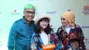 Demi mengungkapkan rasa sayangnya pada istrinya Astrid, Uya Kuya rela menyewa billboard iklan dipinggir jalan. Ide itu muncul lantaran sang istri mempertanyakan harga iklan bilboard tersebut. (Nurwahyunan/Bintang.com)