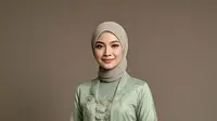6 Rekomendasi Warna Kebaya 2025 yang Cocok untuk Hijaber Kulit Gelap