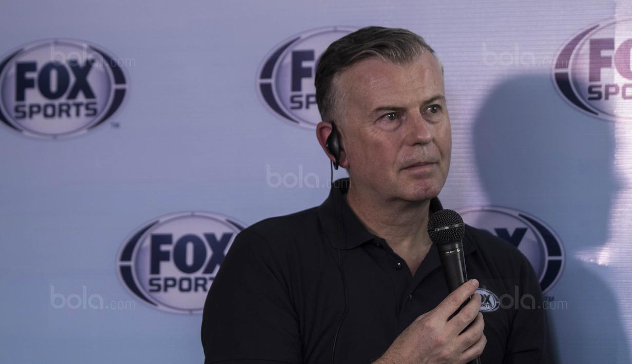 Pakar sepak bola, John Dykes, menghadiri media talkshow di Artotel, Jakarta,Sabtu (4/11/2017). Acara ini membahas seputar Premier League dan juga sepak bola Indonesia. (Bola.com/Vitalis Yogi Trisna)