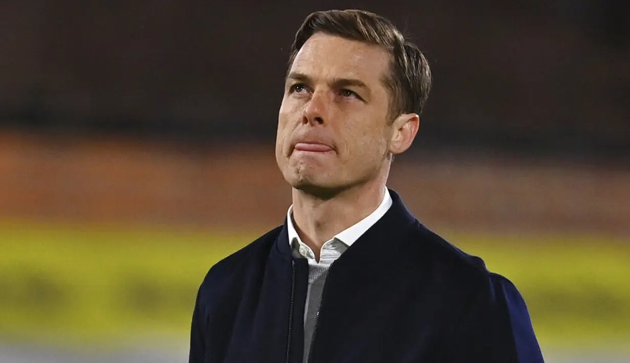 Pelatih Fulham, Scott Parker, saat melawan Manchester City pada laga Liga Inggris di Stadion Craven Cottage, Sabtu (14/3/2021). City menang dengan skor 3-0. (Justin Setterfield/Pool via AP)