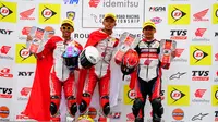 Pembalap Astra Honda Racing Team, M. Adenanta Putra dan Veda Ega Pratama naik podium juara kelas SS600 di ARRC 2024.