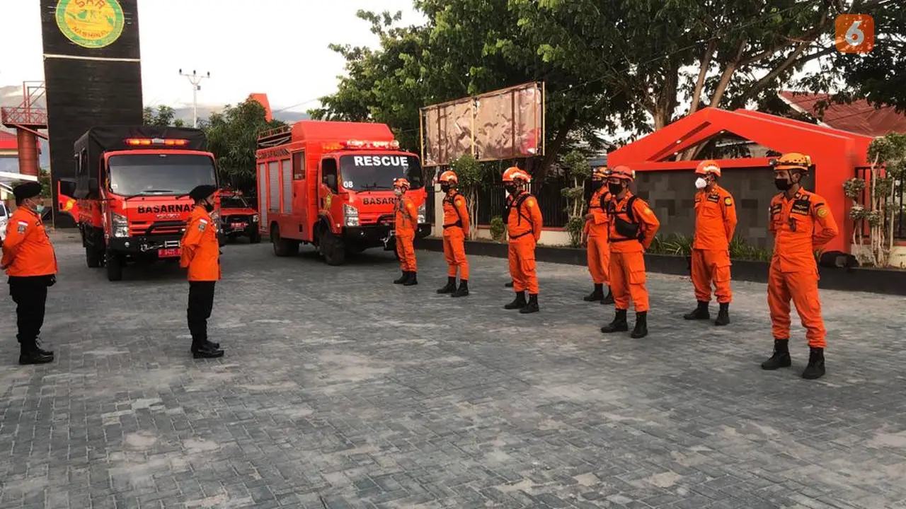 persiapan personel Basarnas Palu menuju Majene