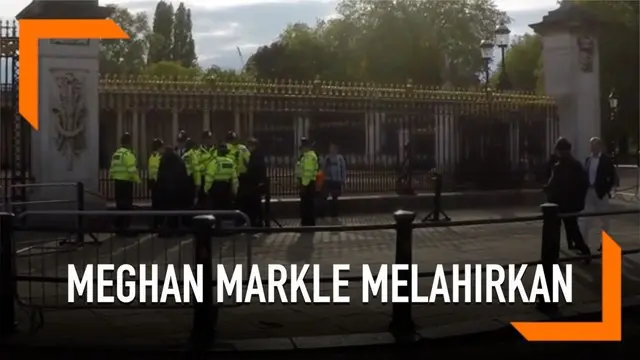 Seorang pria ditahan di depan istana Buckingham saat pengumuman kelahiran anak Pangeran Harry dan Meghan Markle.