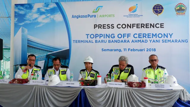 Press conference topping off ceremony Terminal Baru Bandara Ahmad Yani Semarang. (Foto: Hidya Anindyati)