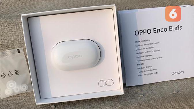 Isi paket penjualan Oppo Enco Buds, ada ekstra eartips dan buku panduan. (Liputan6.com/ Yuslianson)