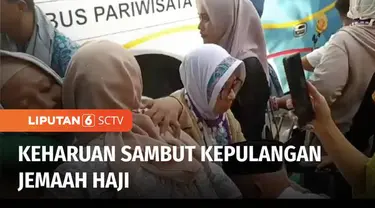 Rombongan jemaah haji Kabupaten Jombang, Jawa Timur, tiba pada Rabu pagi. Kedatangan ini disambut keharuan karena adanya delapan jemaah haji yang meninggal dunia dan tiga lainnya masih dalam perawatan di tanah suci karena sakit.