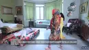 Suami Nagita Slavina itu langsung tidur tengkurap setelah dari kamar mandi. "terus dipijitin," kata Camelia Malik. "Aku jadi mang Ujang," sahut Irfan Hakim. "Dipijitin ama mang Ujang," ujar Camelia. [Youtube/TRANS7 OFFICIAL]