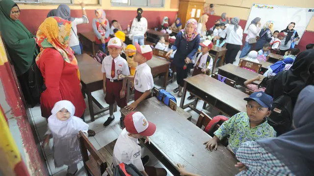 Orangtua di Hari Pertama Sekolah