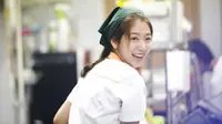 Park Shin Hye Tak Malu Jadi Pelayan di Restoran Orangtua