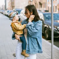 ilustrasi ibu dan anak/Photo by Katie E from Pexels