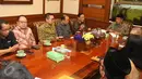 Direktur Utama Indosiar Imam Sudjarwo bersama perwakilan EMTEK Grup saat melakukan silahturahmi ke kantor PBNU Jakarta, Senin (17/4). (Liputan6.com/Angga Yuniar)