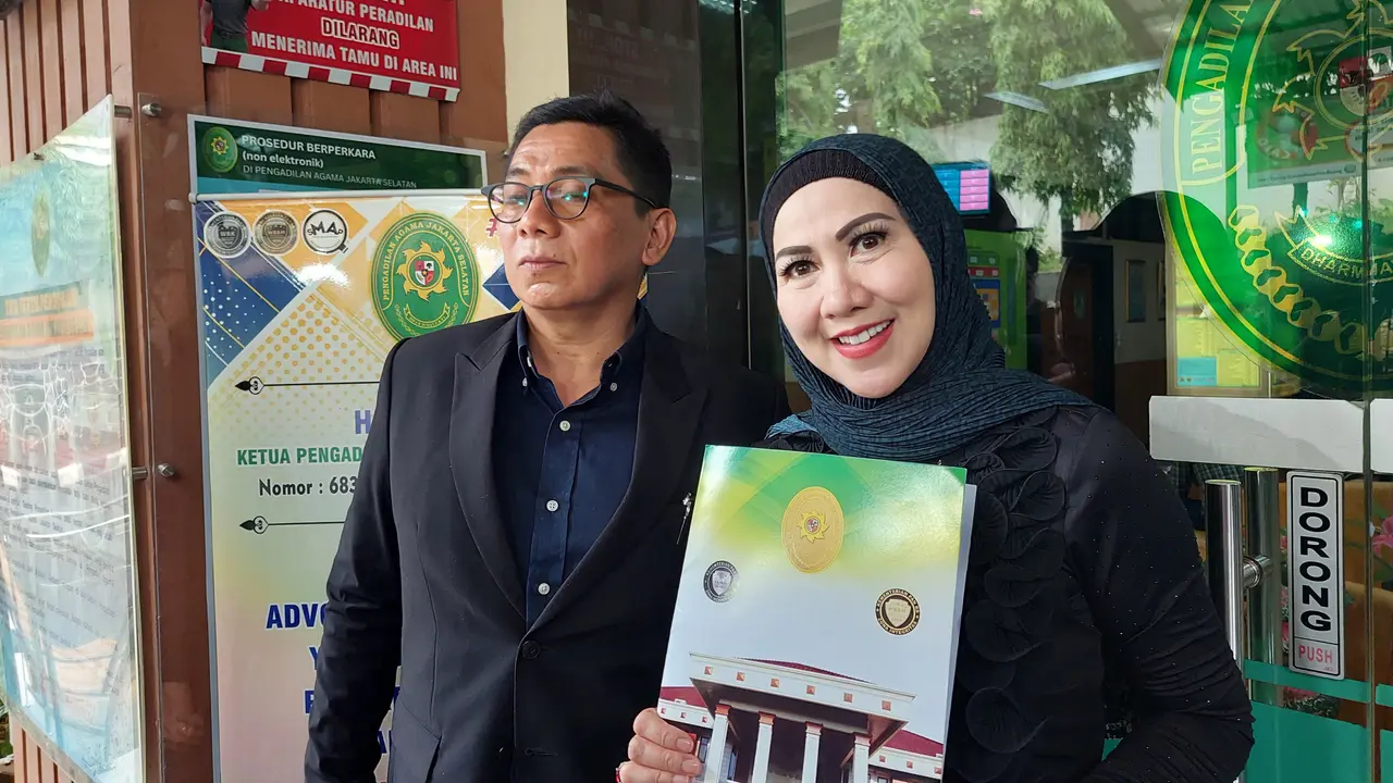 Venna Melinda di Pengadilan Agama Jakarta Selatan, Selasa (19/11/2024). (Liputan6.com/M Altaf Jauhar)