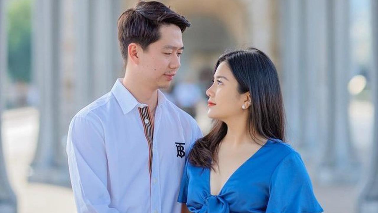 Penampilan Valencia Tanoe dan Kevin Sanjaya bikin salfok. Penampilan keduanya dipuji makin cantik dan ganteng.<br>