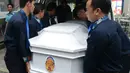 Jenazah pakar kuliner itu dibawa ke Rumah Sakit Sentra Medika, Cibinong, Jawa Barat untuk di kremasi. Tiba sekitar pukul 13.40 didampingi pihak keluarganya. (Nurwahyunan/Bintang.com)