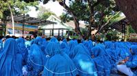 Para Siswa-Siswi SMPn 1 Pajarakan lakukan doa bersama untuk kesembuhan teman mereka yang menjadi korban ambruknya jembatan gantung (Istimewa)