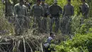 Pencari suaka telah muncul di perbatasan AS-Meksiko dalam jumlah besar menjelang berakhirnya kebijakan Title 42. (AP Photo/Fernando Llano)