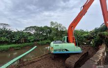 Dinas LH DKI Perkuat Penanganan Sampah di TPU Tanah Kusir dengan Pemasangan Pagar Pembatas