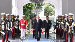 Kunjungan Sekretaris Dewan Keamanan Rusia Sergei Shoigu dalam rangka memperkuat hubungan bilateral antara Indonesia dan Rusia. (Foto: Handout/Istana Kepresidenan Indonesia/AFP)