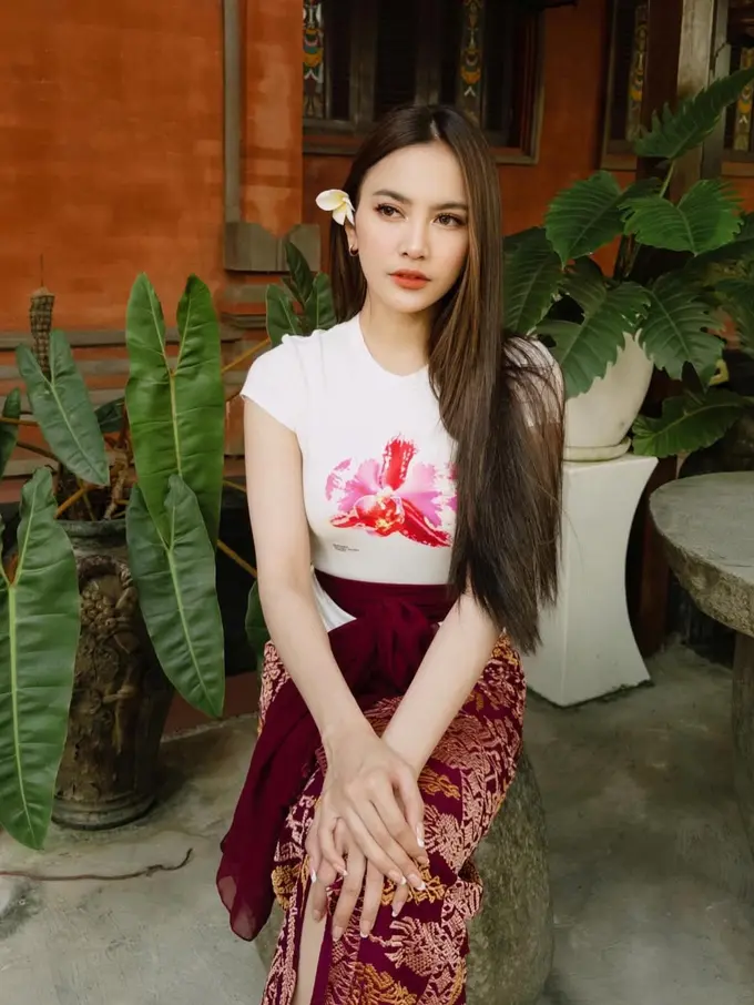 Bak Pasangan ABG, Mahalini Raharja dan Rizky Febian Rayakan Anniversary Pertama dengan Gaya Kasual dan Busana Adat