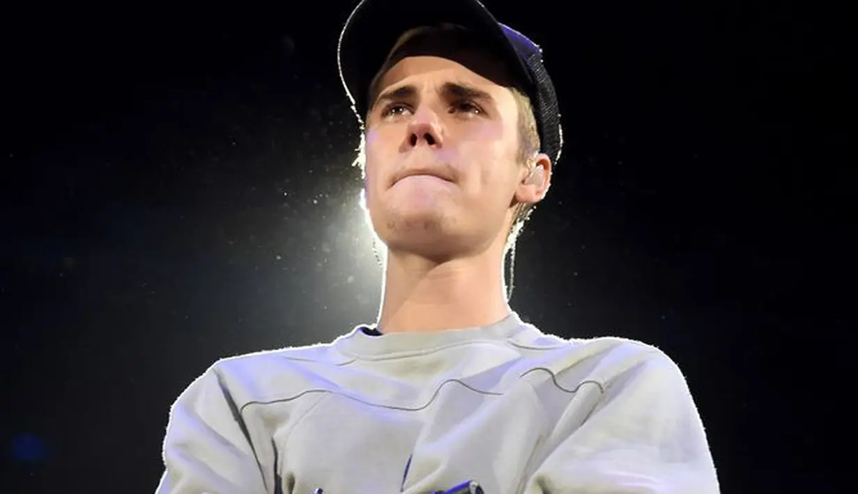 Dilansir dari HollywoodLife, para penggemar pun merasa deg-degan tak terkecuali Justin Bieber. (harpersbazaar)