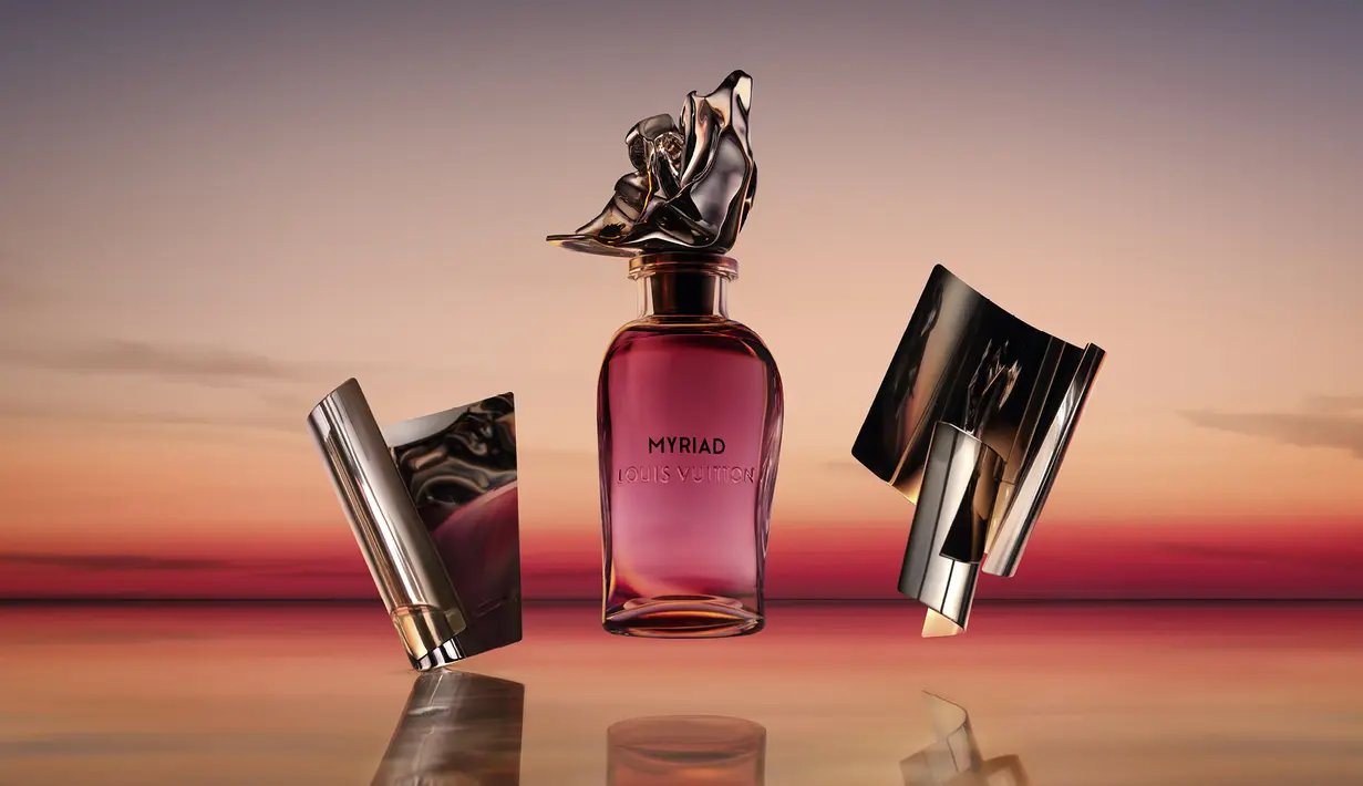 Bahan yang dimiliki ini meningkatkan aroma kayu oud pada wewangian, mencapai keseimbangan yang harmonis. “Myriad” menampilkan aroma mawar, kunyit, kakao, ambrette, musk putih, dan sentuhan lumut yang dipadukan secara ahli untuk menciptakan pengalaman penciuman yang mempesona dan beragam. Setiap nada terungkap dengan anggun, mengungkapkan nuansa menawan.  [Dok/Louis Vuitton]