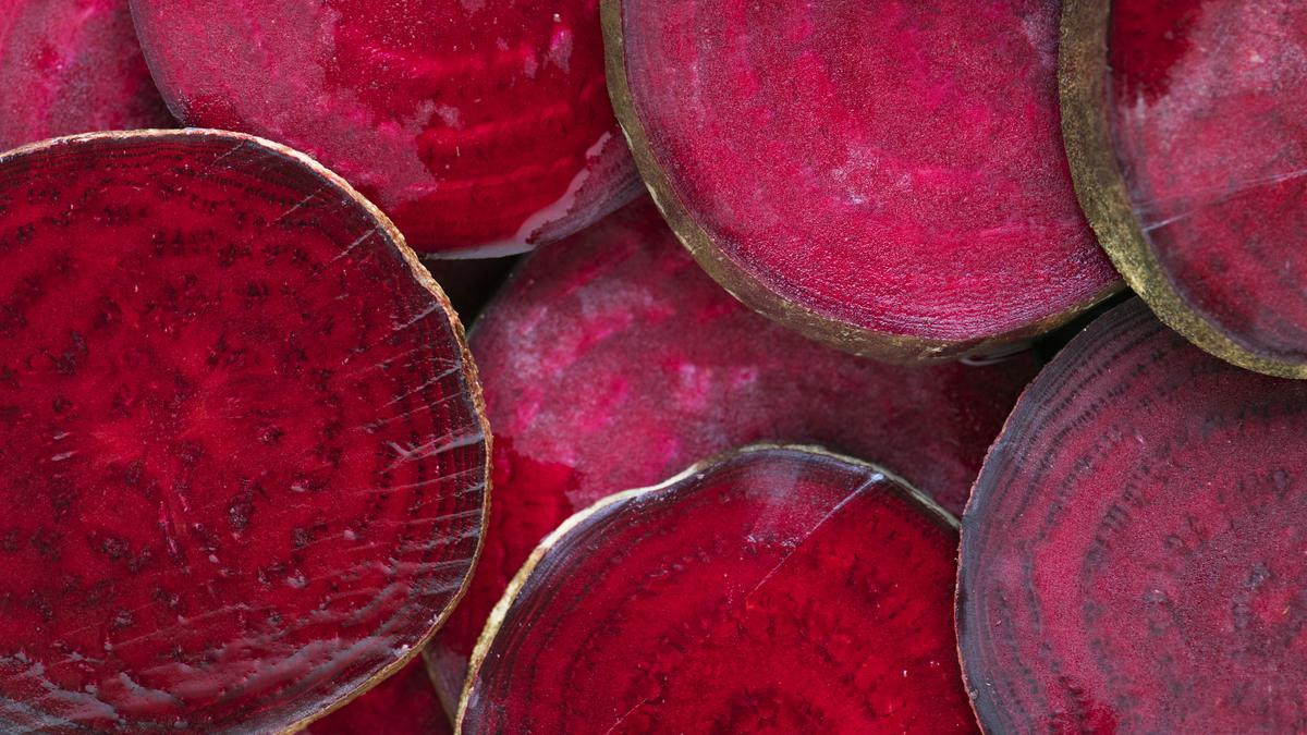 7 Khasiat Buah Bit sebagai Booster Alami untuk Kesehatan Jantung hingga Fungsi Otak