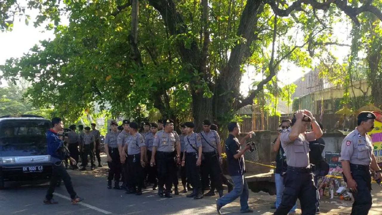 Polisi Bersiaga di TKP Jelang Rekonstruksi Pembunuhan Angeline