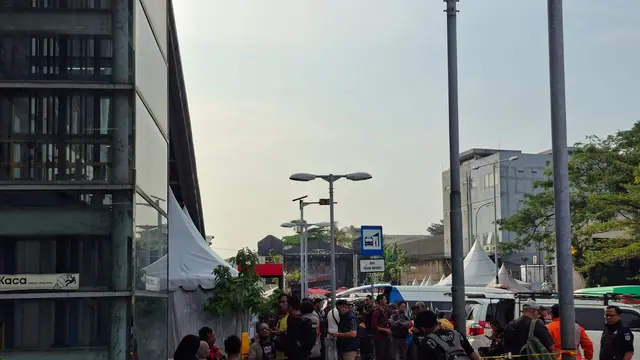Situasi terkini usai kecelakaan kereta di Stasiun Bekasi Timur, Jawa Barat (Jabar) hingga Selasa pagi (28/4/2026).