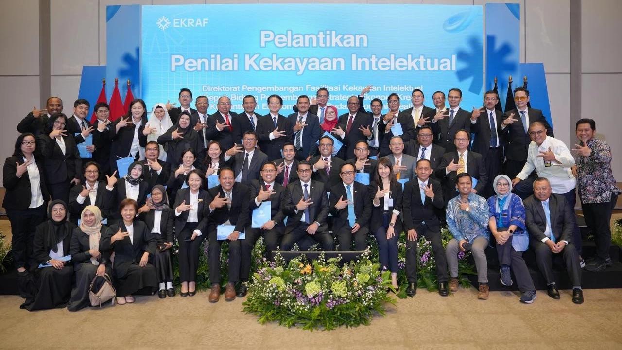 Menteri Ekonomi Kreatif/Kepala Badan Ekonomi Kreatif, Teuku Riefky Harsya, secara resmi menetapkan dan melantik 64 Penilai Kekayaan Intelektual (KI)