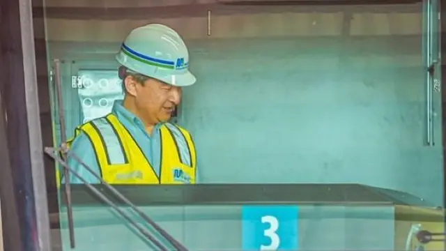 Kaisar Jepang Naruhito saat mengunjungi MRT Jakarta, Jumat, 18 Juni 2023. (Foto: Instagram @mrtjkt)
