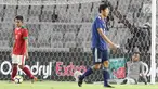 Dua pesepak bola Timnas Indonesia U-19 tertunduk usai mengalami kekalahan 1-4 atas Jepang U-19 pada laga uji coba babak kedua di Stadion Utama Gelora Bung Karno (SUGBK), Jakarta, Minggu (25/3). (Liputan6.com/Angga Yuniar)