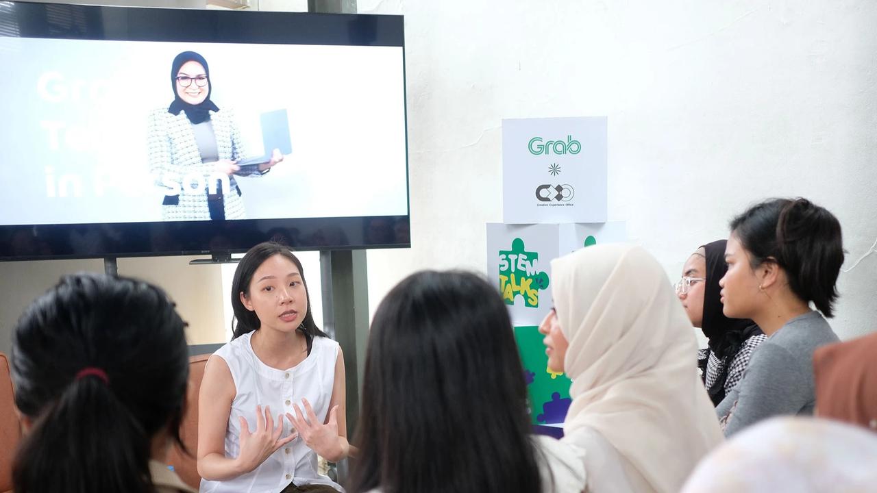FOTO: Perempuan Muda Berbagi Inspirasi Menembus Dunia Teknologi
