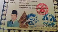 Surat Wasiat Pembuka Harta Amanat Soekarno yang diklaim ketua Paguyuban Kandang Wesi Tunggal Rahayu, Cakraningrat alias Sutarman di Kecamatn Caringin, Garut, Jawa Barat. (Liputan6.com/Jayadi Supriadin)