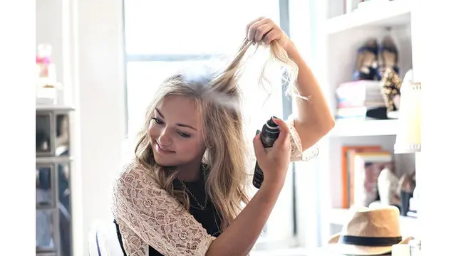 3 Fakta Dry Shampoo Tidak Baik untuk Rambut Anda