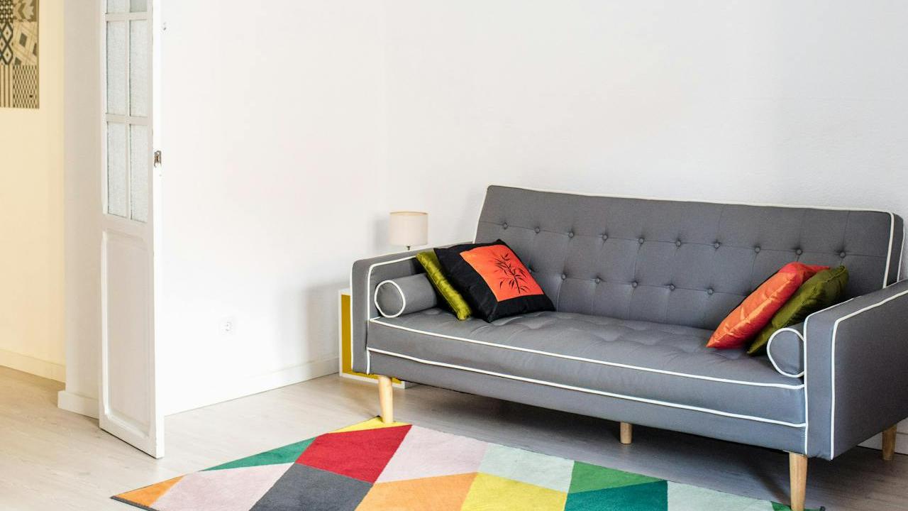 Kesalahan Umum Saat Membersihkan Sofa Kain yang Harus Dihindari