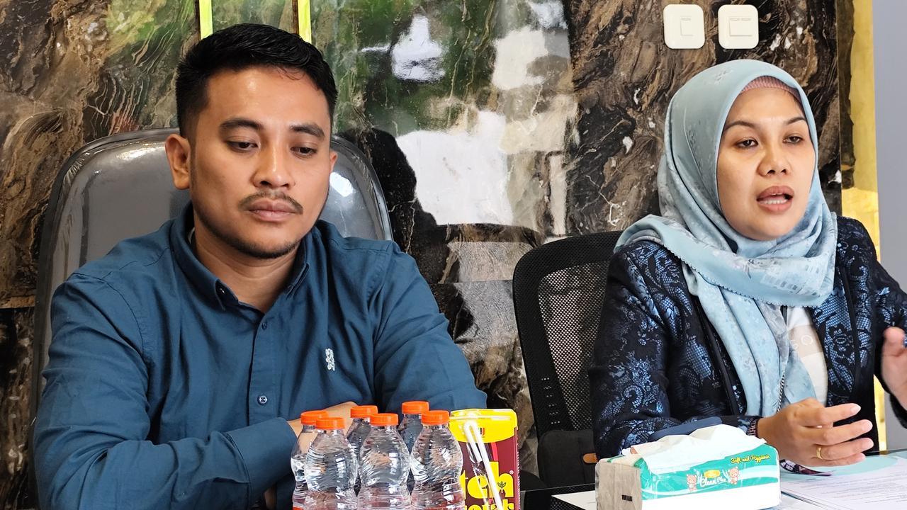 Tertunduk Lesu, Suami Bos Skincare Mira Hayati Ungkap Kondisi Istrinya Dibantarkan di RS Bukan di Penjara