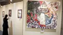 Sejulmah karya lukis dipamerkan dalam acara pemeran "Everything is About Indonesia" yang diselanggarakan di Faber Castell Store, Jakarta, Jumat (15/11). (Liputan6.com/Faizal Fanani)