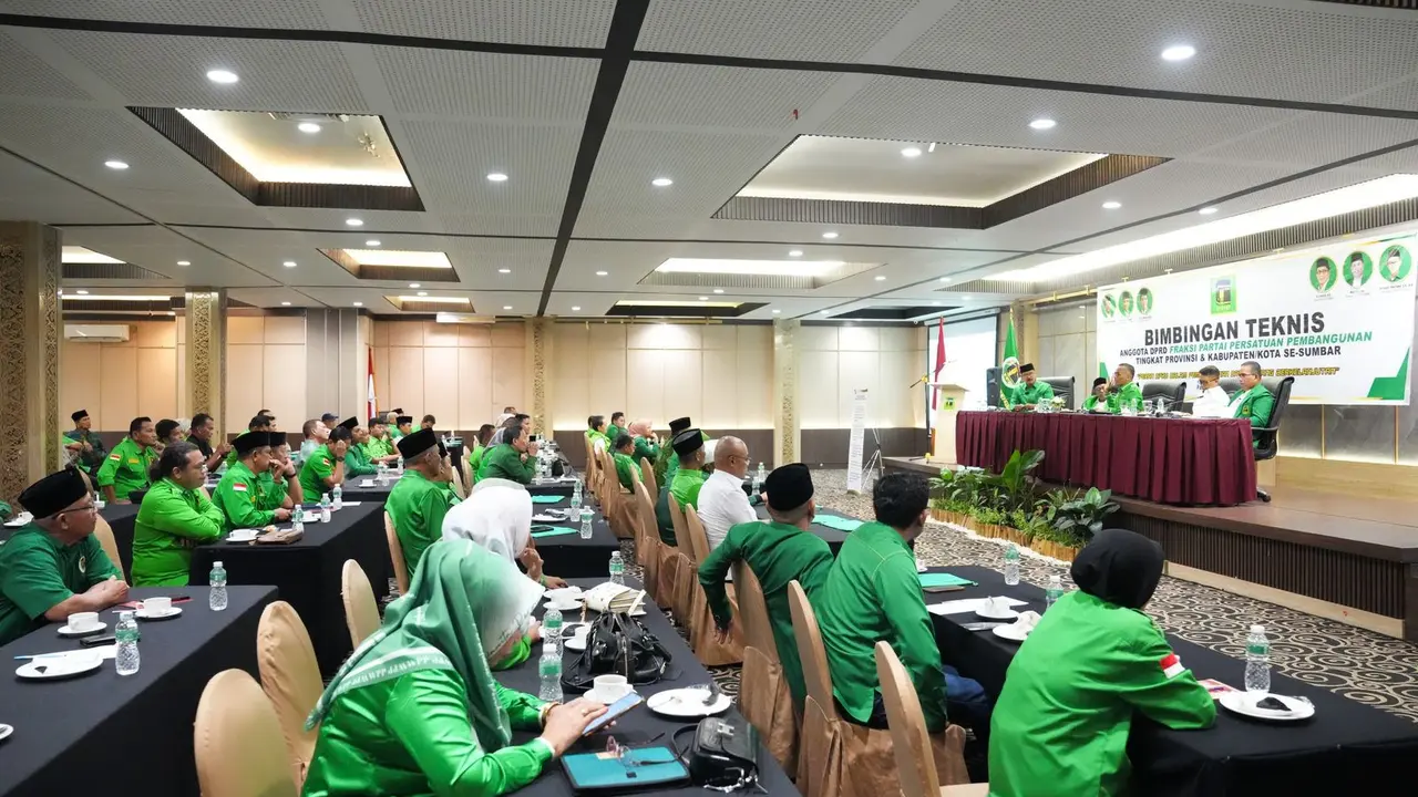 Sekjen DPP PPP Arwani Thomafi dalam kesempatan tersebut didampingi oleh Ketua DPP Bidang OKK DR Qoyum Jabbar dan Sekjen  GPK  Tobahul Aftoni.