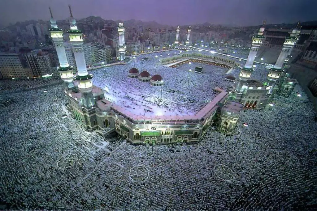 Ilustrasi Majidil Haram yang berada di Mekah. (via: looklex.com)