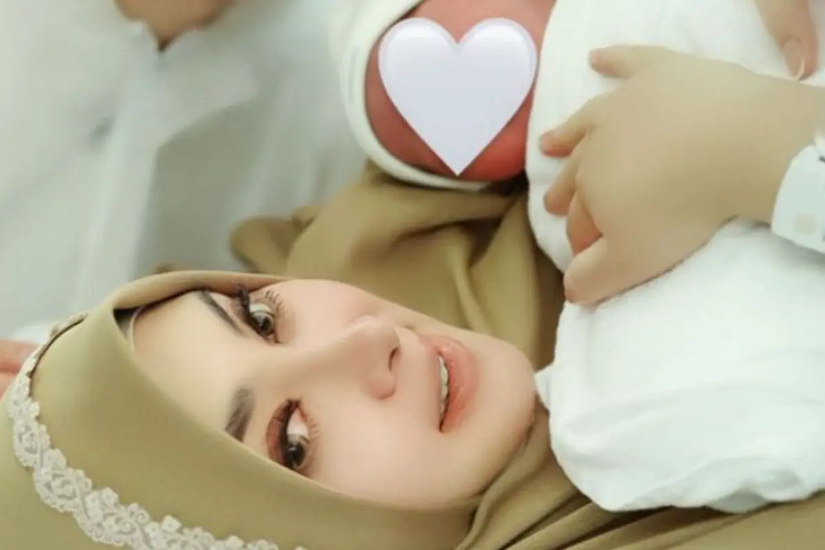 Syahrini saat melahirkan anak pertama